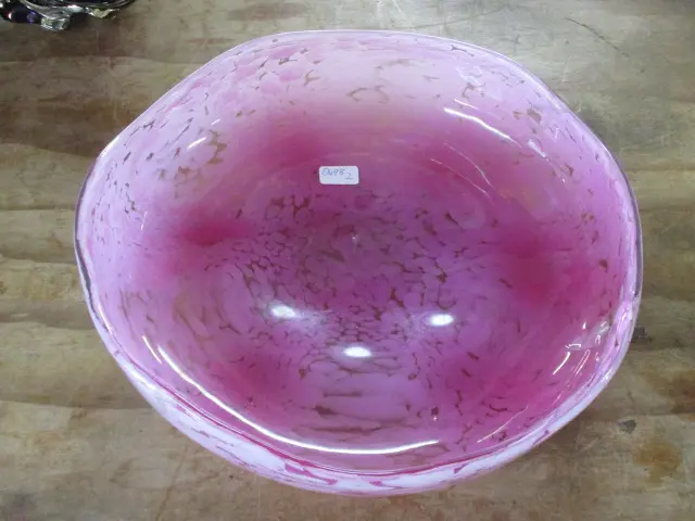 Art Glass Bowl Image 1++
