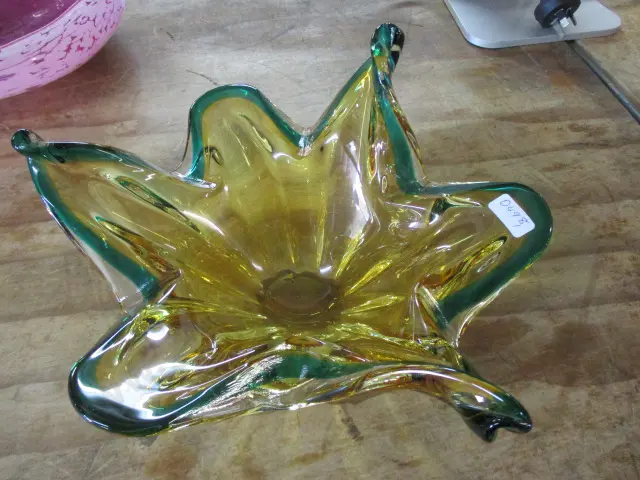 Art Glass Bowl Image 1++