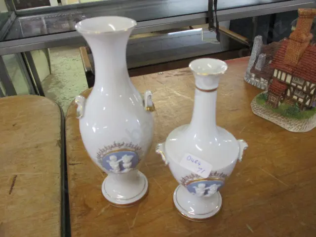 2 Vases Image 1++