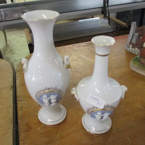 2 Vases