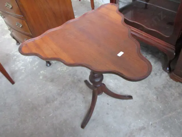Side Table Image 1++