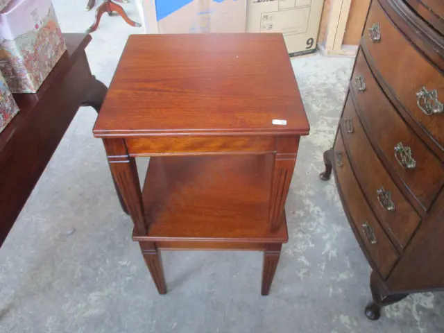 2 Side Tables Image 1++