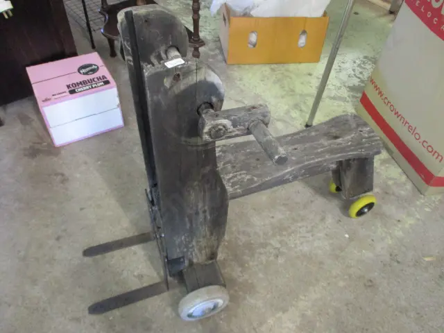 Rideon Forkhoist Image 1++