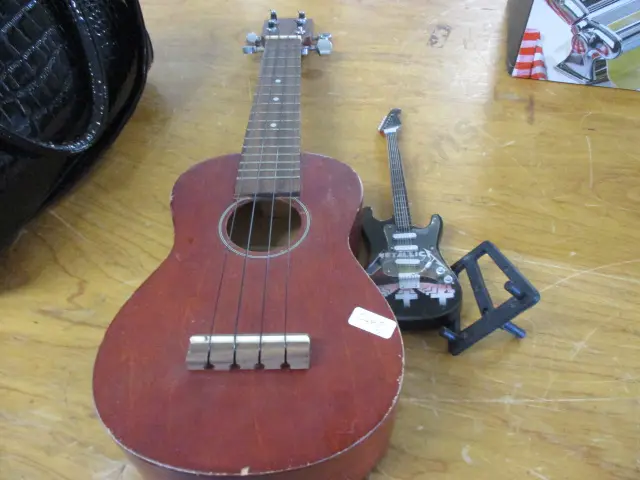Ukelele and Mini Guitar Image 1++