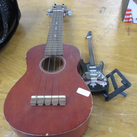 Ukelele and Mini Guitar