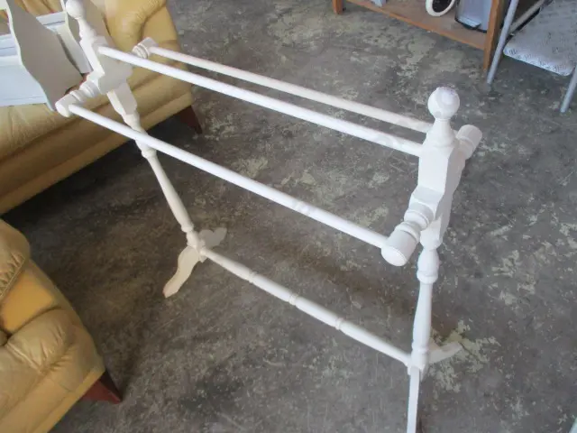 Towel Rack Image 1++