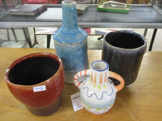 4 Vases Image 1++