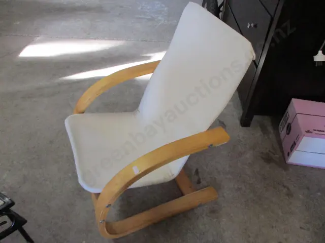 Kids Chair Image 1++