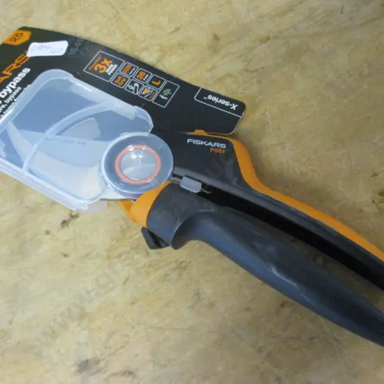 Pruner