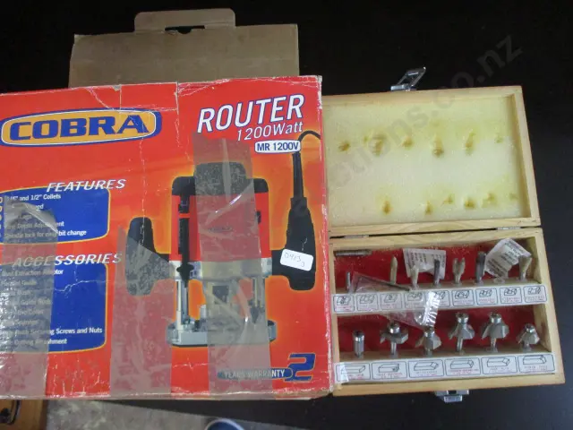 Router and Bits Image 1++