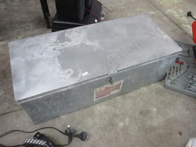 Metal Trunk Image 1++