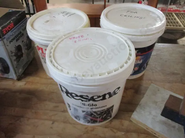 3 Buckets Paint Image 1++