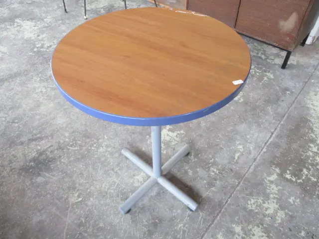 Side Table Image 1++