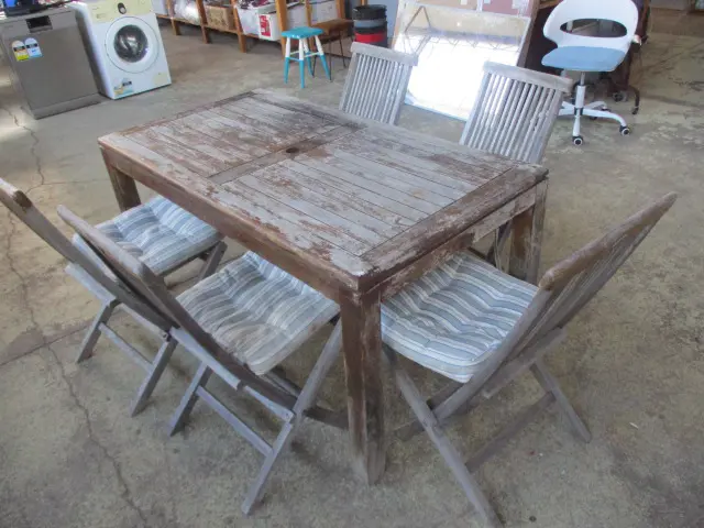 Patio Table and Chairs Image 1++
