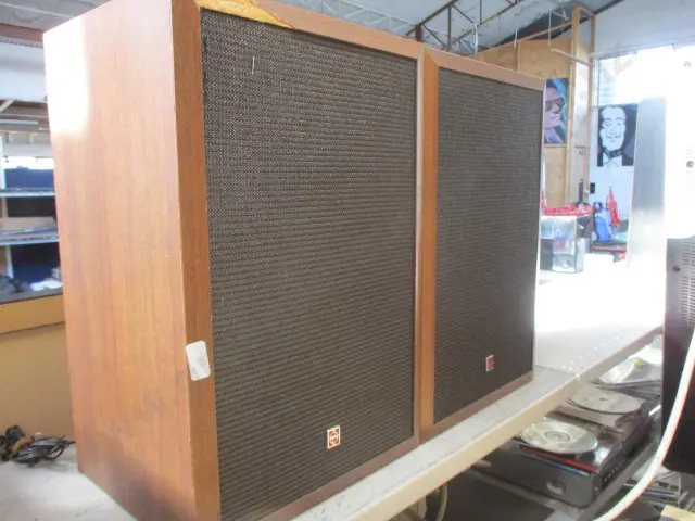 Speakers Image 1++