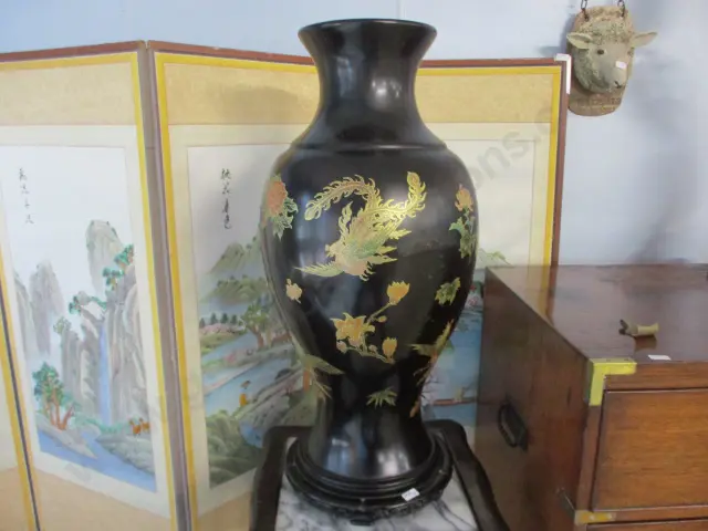 Large Laquer Vase Image 1++