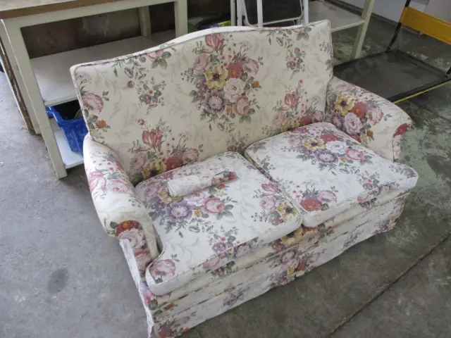 Floral Couch Image 1++