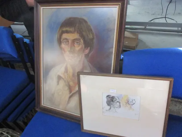 2 Portraits Image 1++