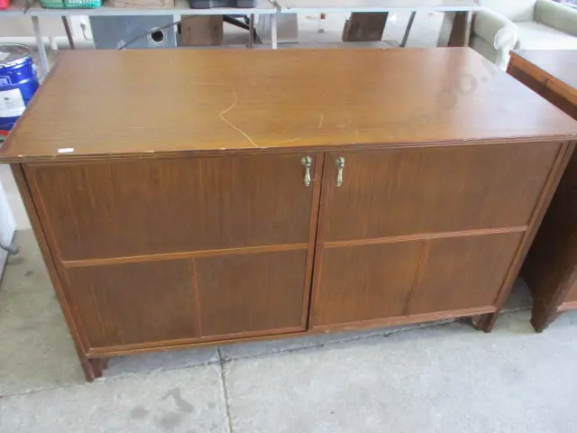 Sideboard Image 1++