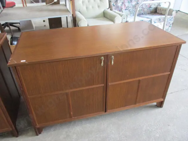 Sideboard Image 1++