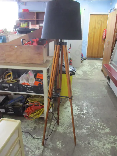 Tripod Lamp Image 1++