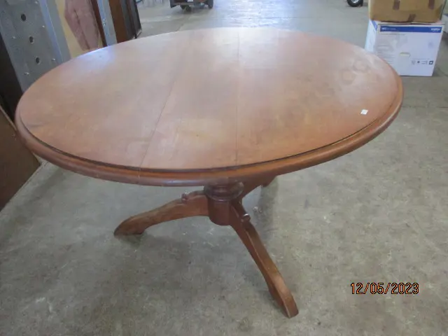 Kauri Pedestal Table Image 1++