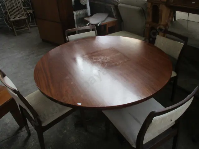 Table and 4 Chairs Image 1++