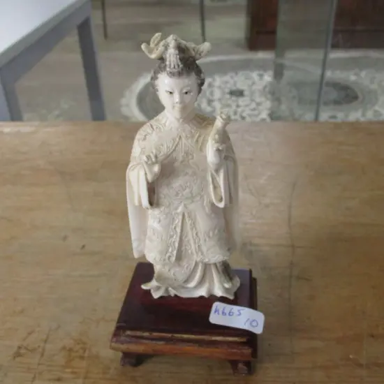 Figurine