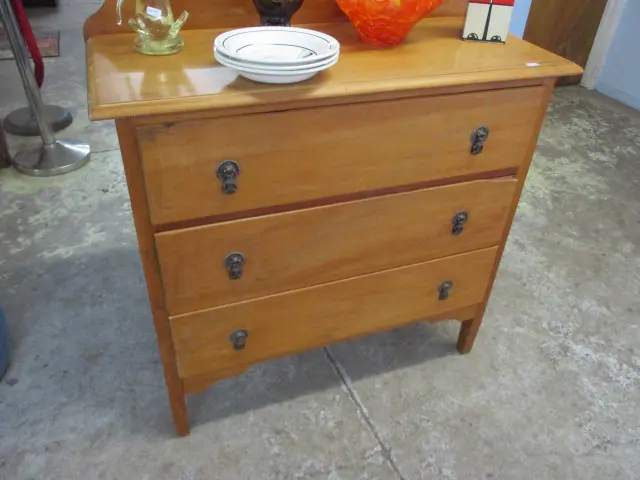 Rimu Chest of Drawers Image 1++