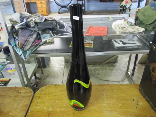 Artglass Vase Image 1++