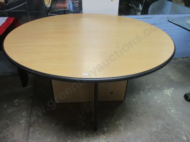 Round Table Image 1++