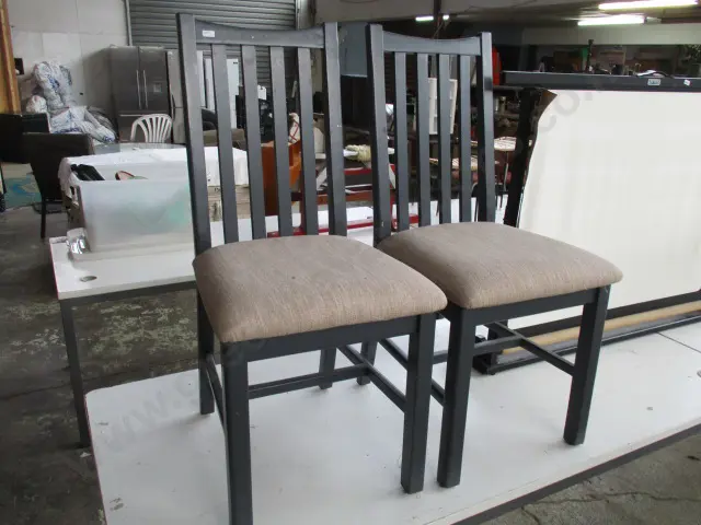 Pair of Chairs Image 1++