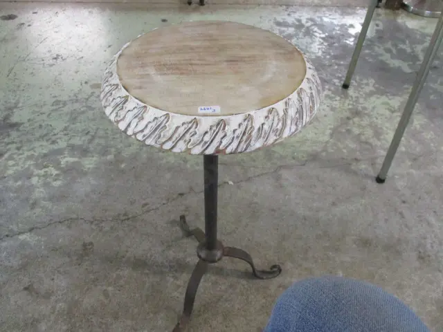 Side Table Image 1++