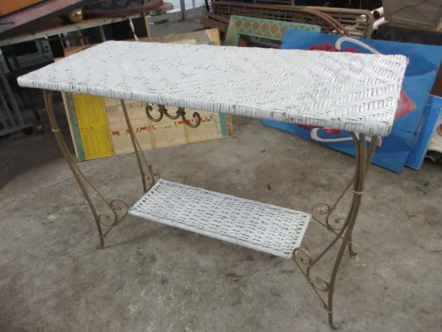 Side Table Image 1++