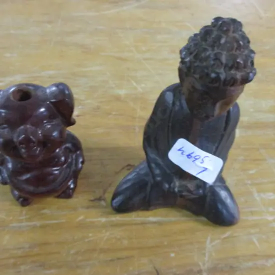 2 x Figures