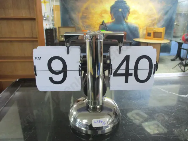 Skeleton Flip Clock Image 1++