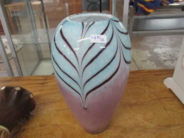 Art Glass Vase Image 1++