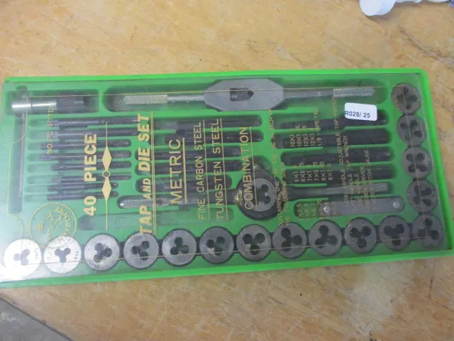 Tap and Die Set Image 1++