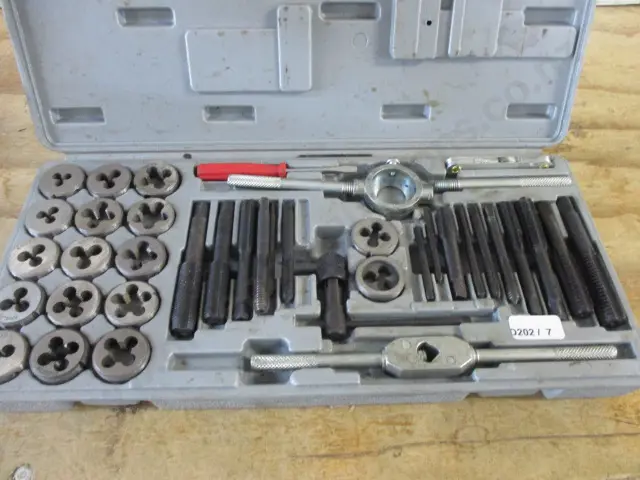 Tap and Die Set Image 1++