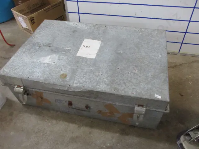 Metal Trunk Image 1++