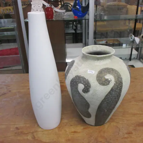 2 Decorative Vases