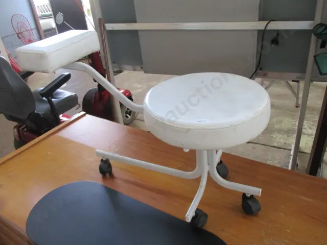 Stool Image 1++