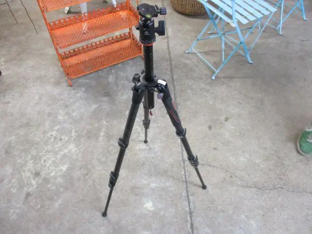 Carbon Fibre Tripod Image 1++