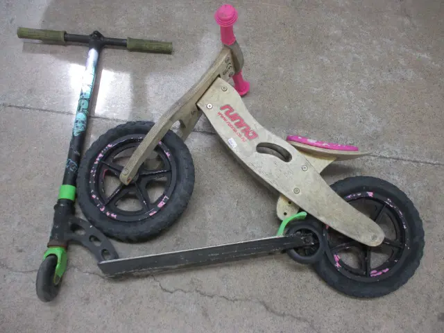 2 Scooters Image 1++