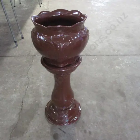 Jardiiere on Stand