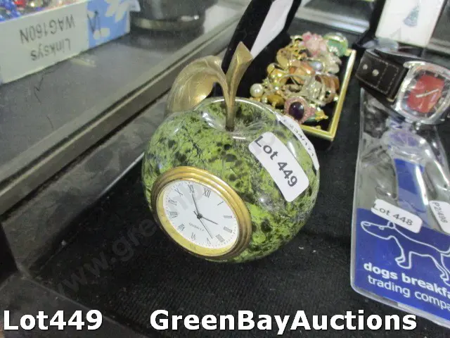 Jade Apple Clock Image 1++