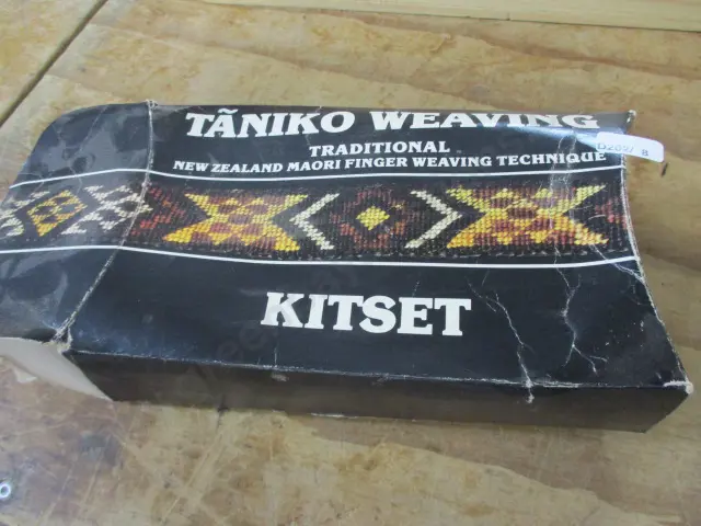 Traditional Weave Kit Set Image 1++