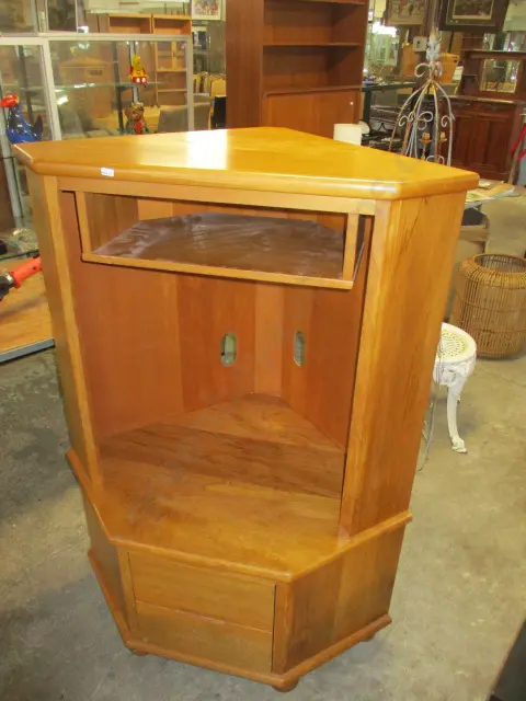 Rimu Cabinet Image 1++