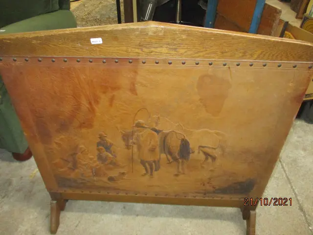 Tooled Leather Screen Image 1++