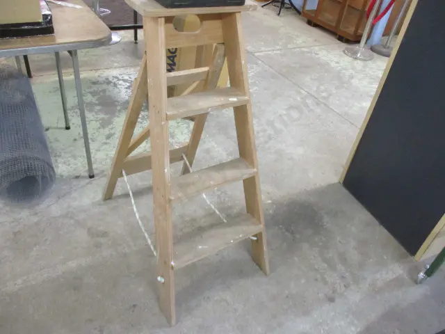 Wooden Ladder Image 1++